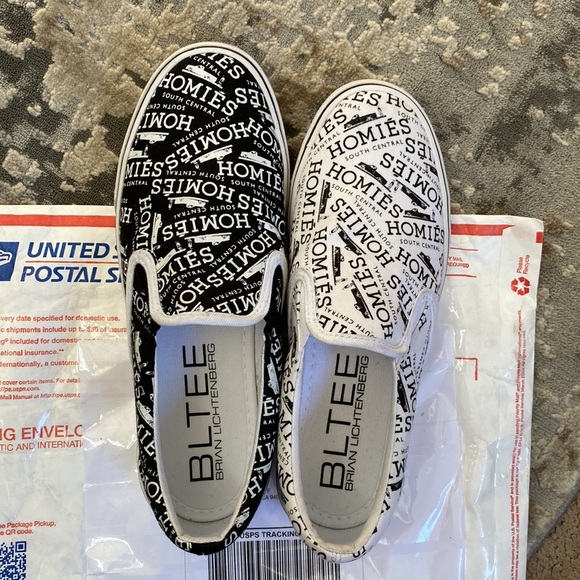 Julia Kovelman purchase. Bummed. One shoe is a 6 one is an 8. Very disappointed. - Picture 5 of 5